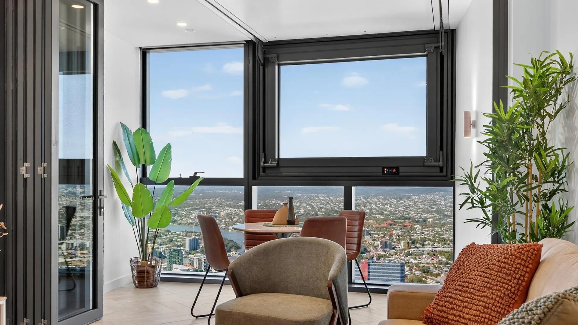 בריסביין Sky High Zen At Queens Wharf Level 59 דירה